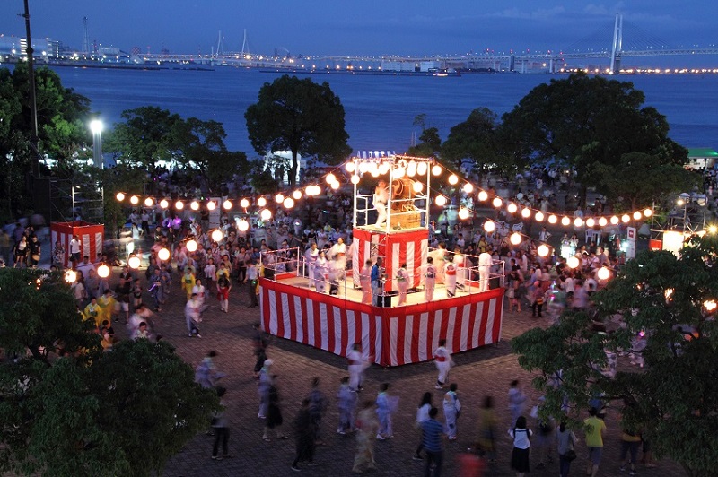 1. Les traditions d'été japonaises des feux d'artifice et des festivals