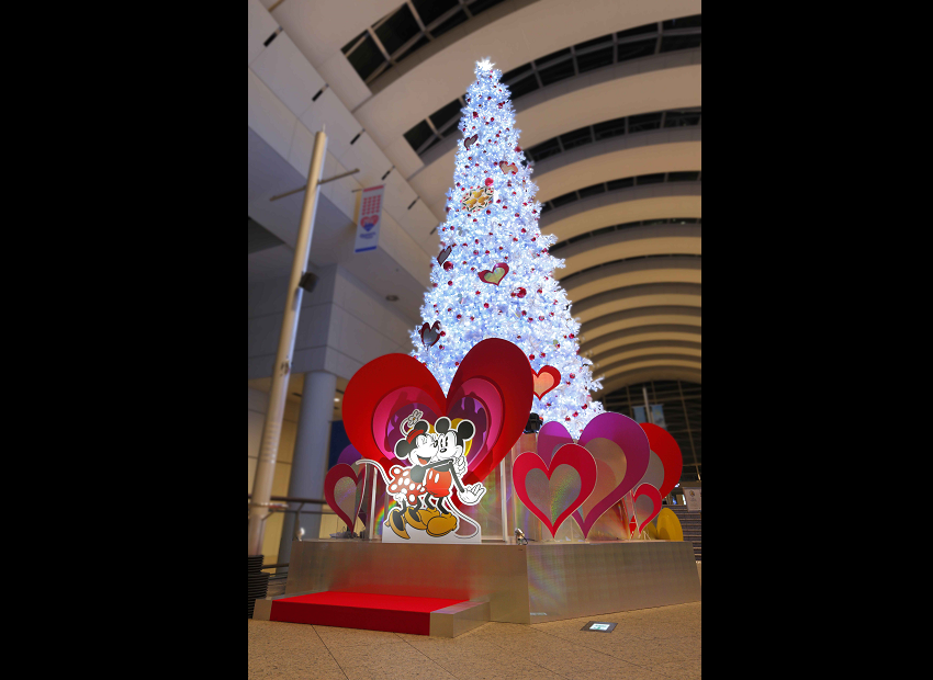 5. Disney DREAM MOMENTS - Tokyu Christmas Wonderland 2017
 (Queen's Square Yokohama
