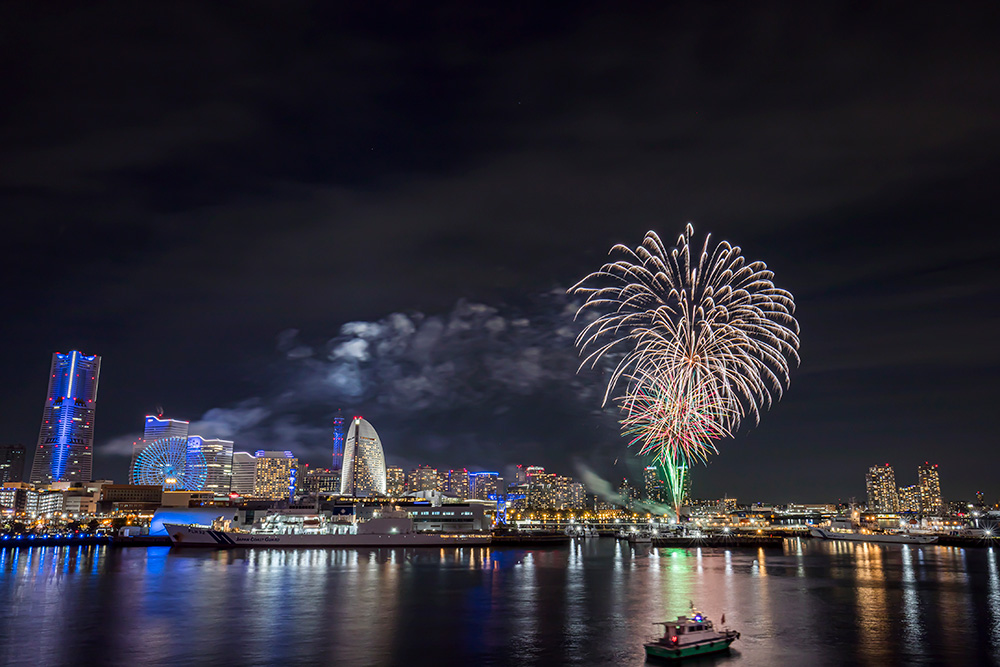 Viewing the Fireworks from Osanbashi Pier (for Shinko Pier launches)