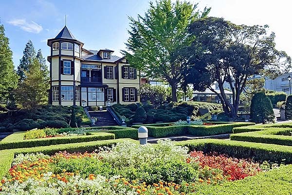 15.The Home of a Diplomat