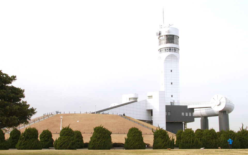 From Daikoku Pier to the Yokohama Port Symbol Tower and towards Yamate: Discover the changing faces of Yokohama.